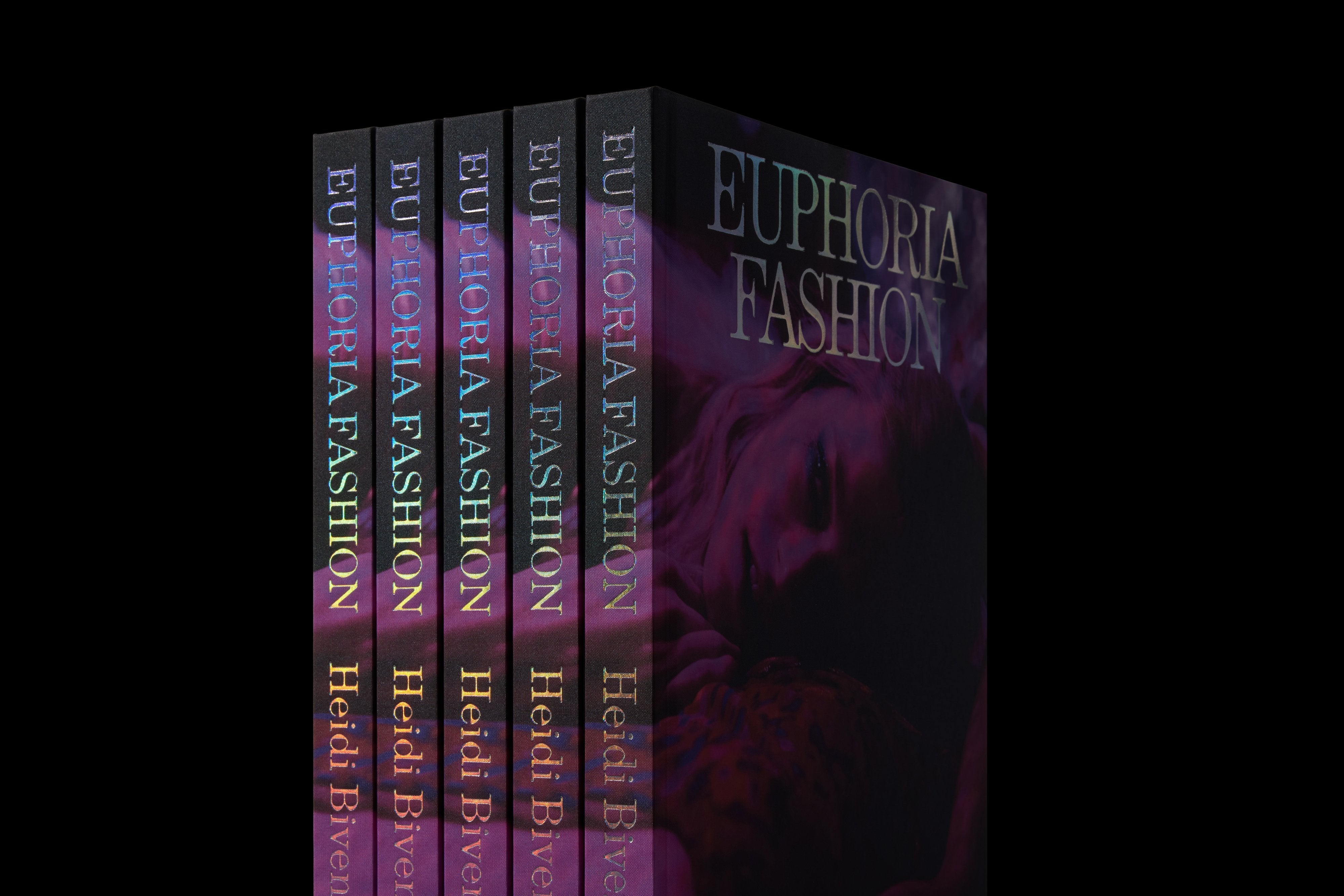A24 EUPHORIA FASHION 本　アートブック 映画 Euphoria Fashion: Bivens, Heidi: 9781737245971: Amazon.com: Books